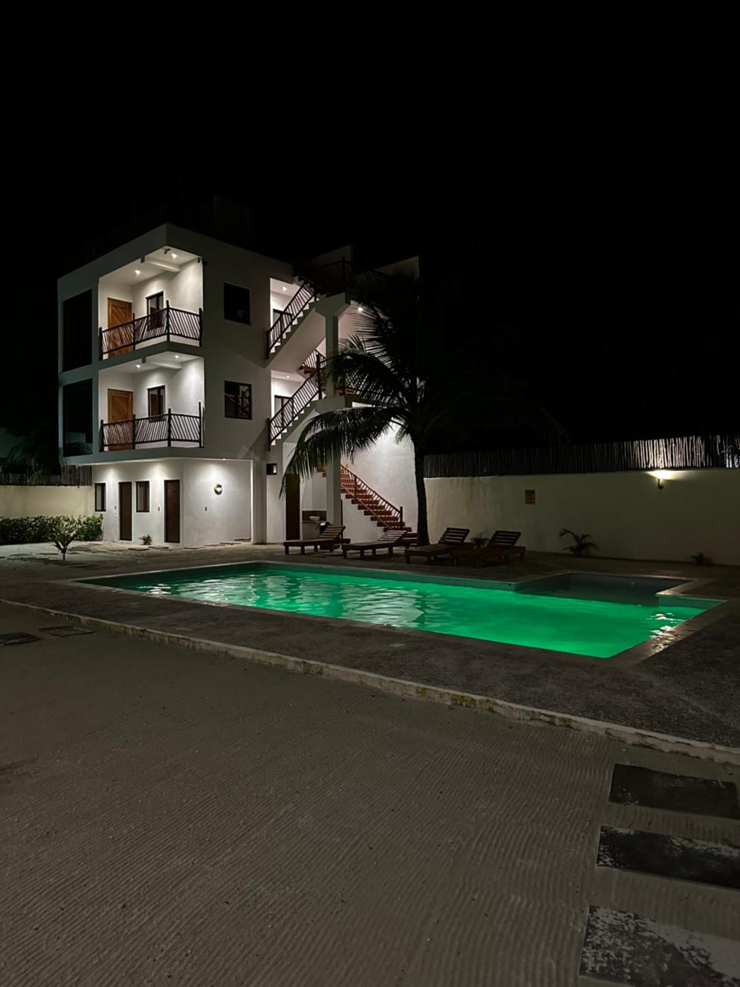 Mexhe Hotel El Cuyo Buitenkant foto