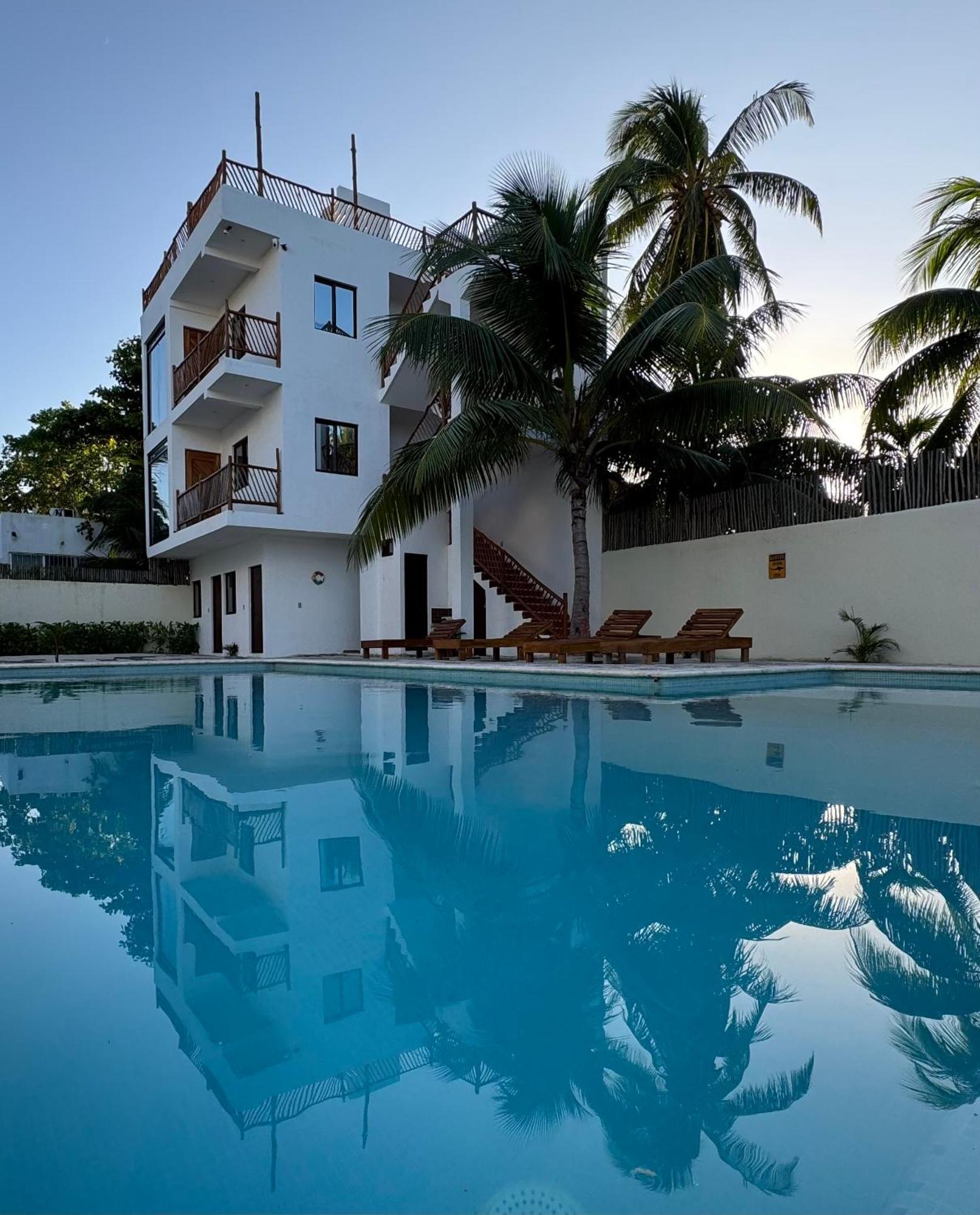 Mexhe Hotel El Cuyo Buitenkant foto