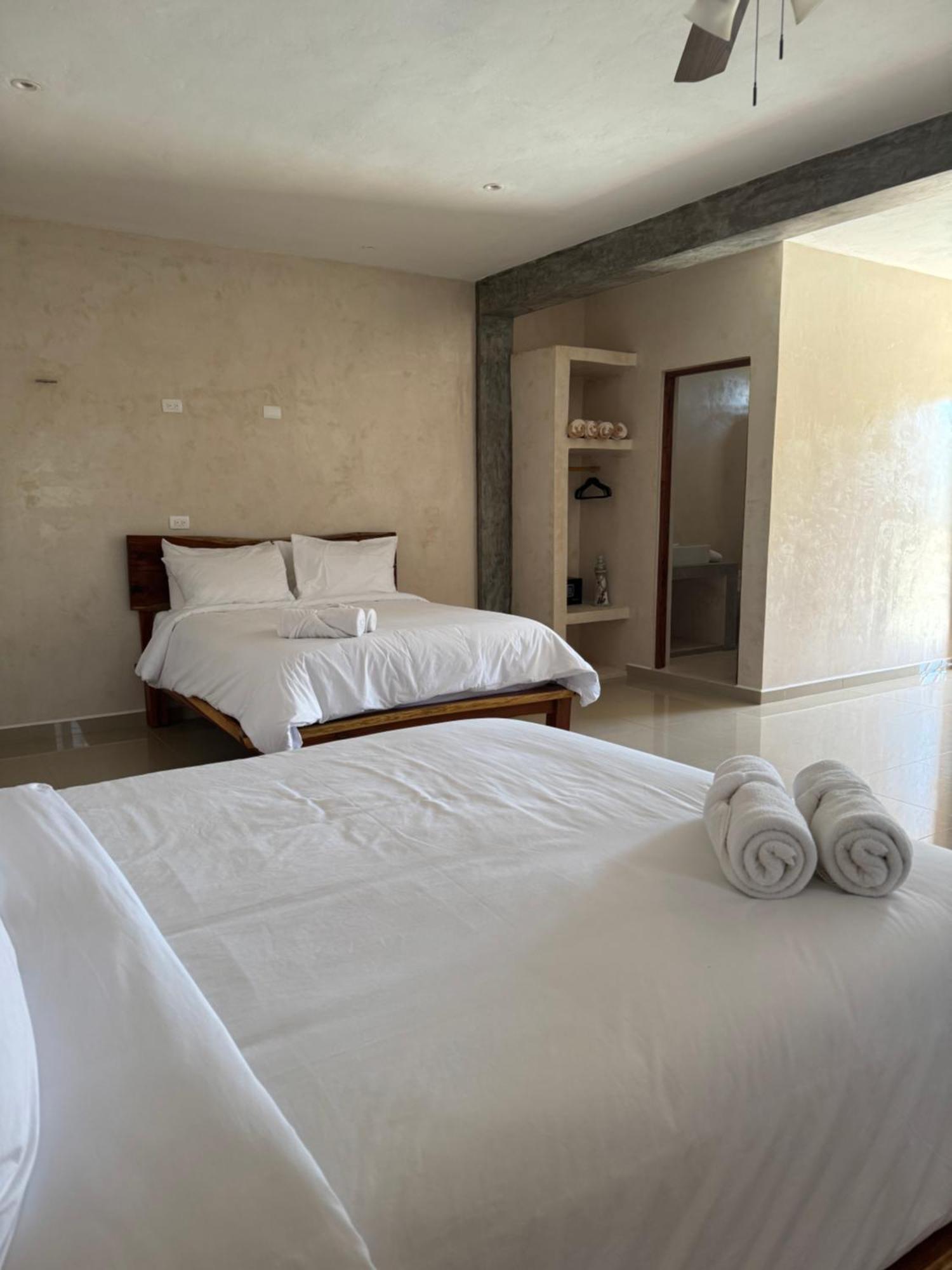 Mexhe Hotel El Cuyo Buitenkant foto