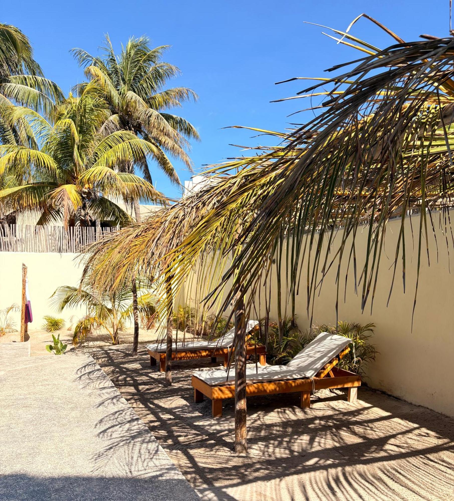 Mexhe Hotel El Cuyo Buitenkant foto