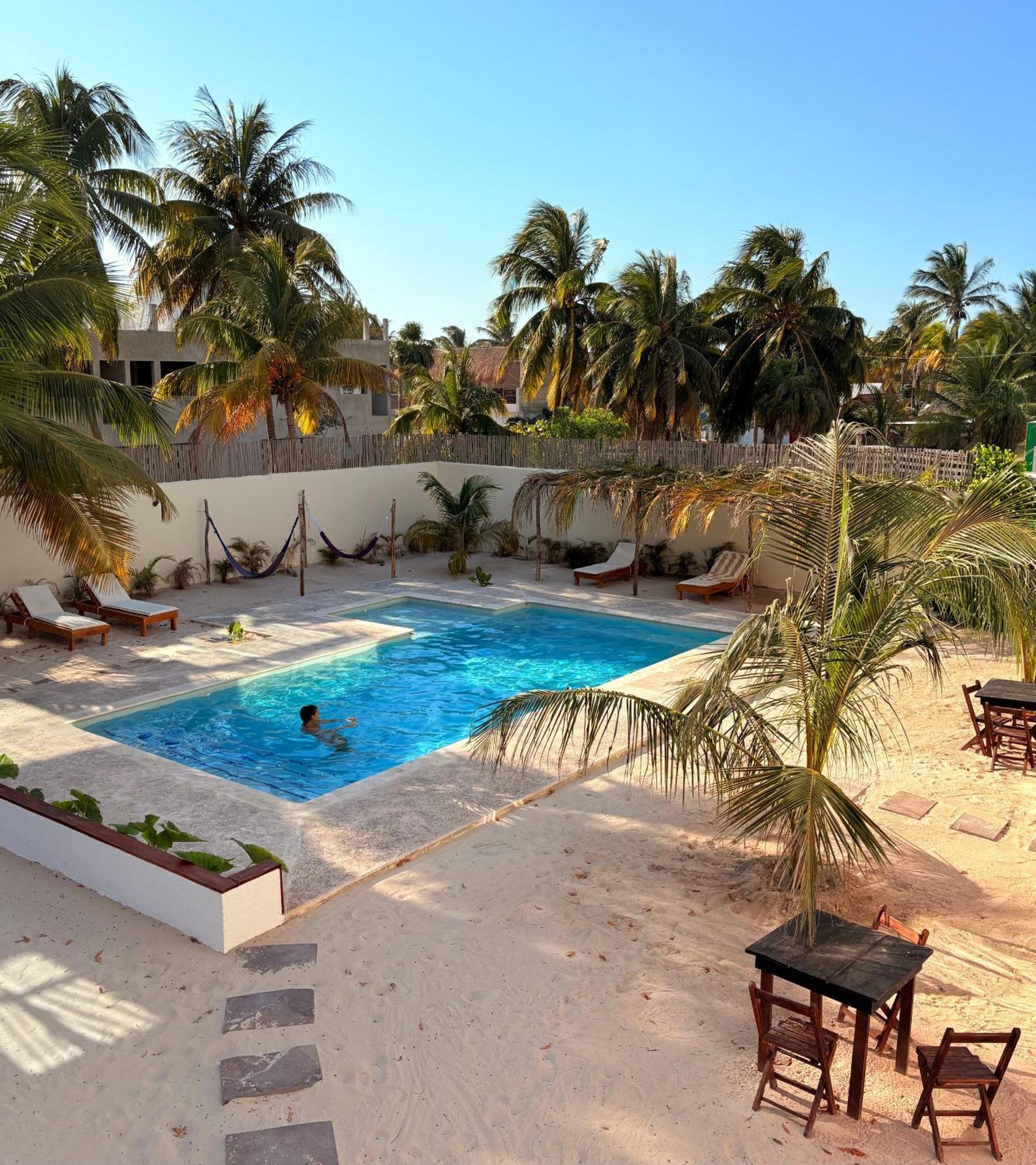Mexhe Hotel El Cuyo Buitenkant foto