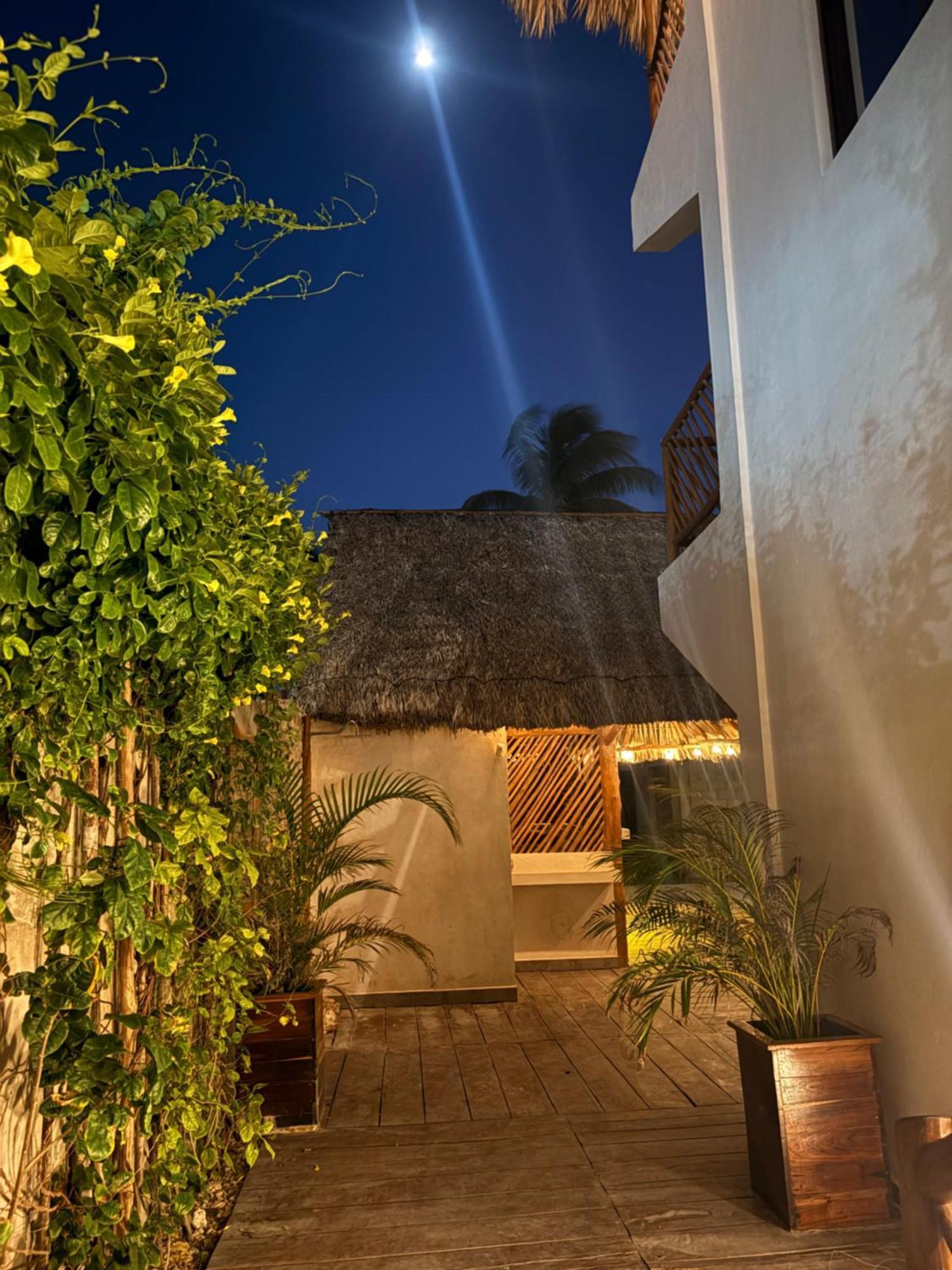 Mexhe Hotel El Cuyo Buitenkant foto
